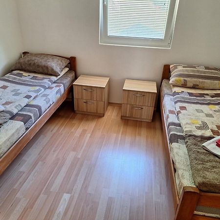 Appartamento Apartman Ognjenovic Plužine Esterno foto