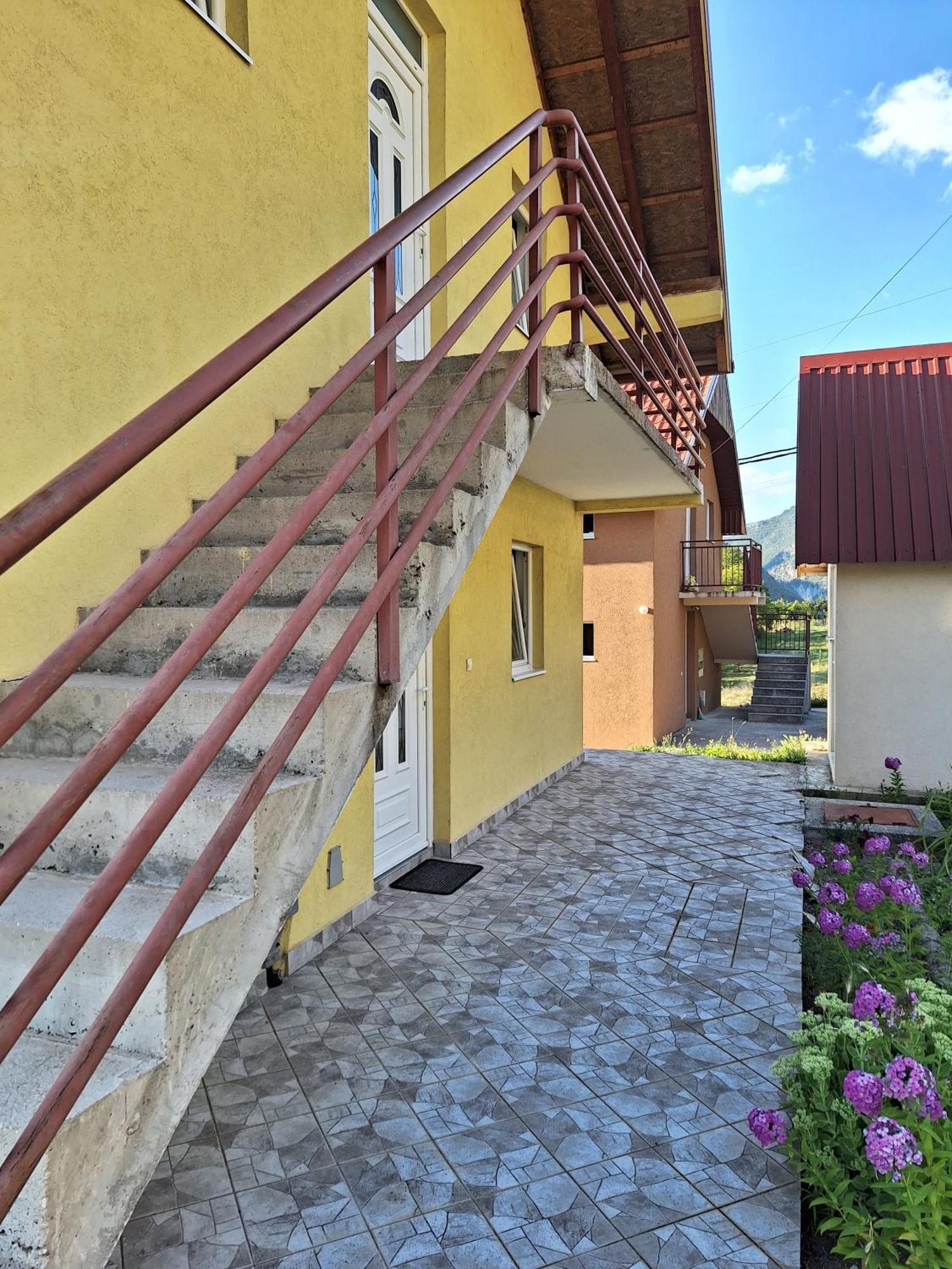 Appartamento Apartman Ognjenovic Plužine Esterno foto